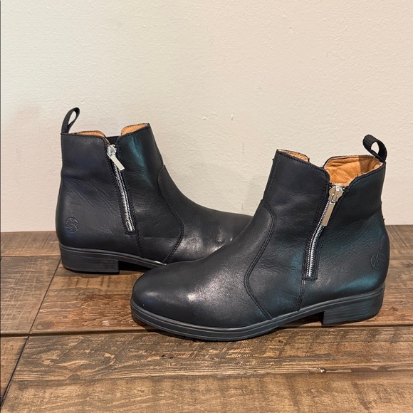 NWOT Elegant Black Leather Men's Boots - Picture 4 of 6